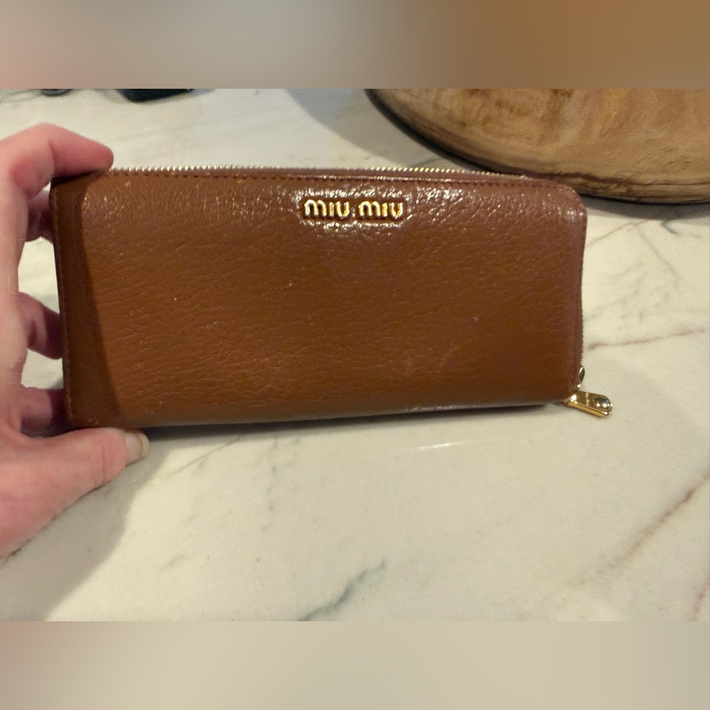 🌼Authentic EUC Miu Miu Tan Leather wallet🌼